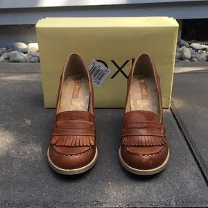 Tan leather shoe